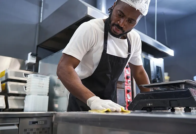 Deep kitchen cleaning for bond return